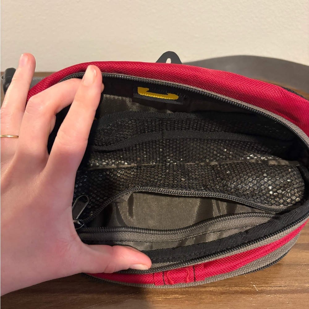 Mountainsmith Red Vibe II Padded Lumbar Waist Zipper Fanny Pack - Picture 3 of 7
